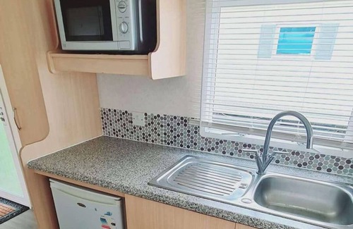 Sheerness Cabin | 3-Bed Cabin, Sleeps 6 with Pool & 5 mins to Beach