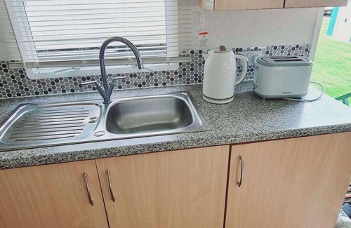 Sheerness Cabin | 3-Bed Cabin, Sleeps 6 with Pool & 5 mins to Beach