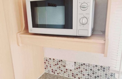 Sheerness Cabin | 3-Bed Cabin, Sleeps 6 with Pool & 5 mins to Beach