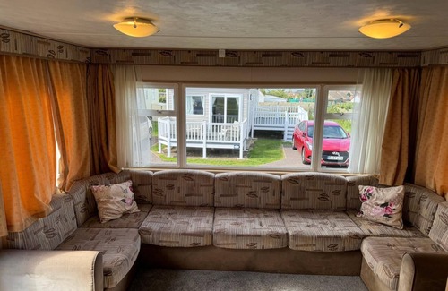 Leysdown-on-Sea Cabin | 3-bed Carvan, Sleeps 6, Pets & Parking
