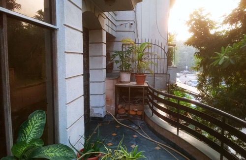 Nehru Place Apartment | 3 Bed Flat - Sleeps 6 - Parking - Wifi