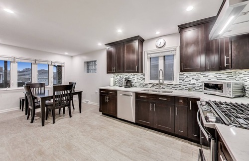 O'Hare House | 3-Bed Home by O'hare & Rosemont