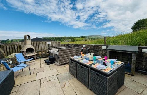 Ingleton House | 3 Bed in Ingleton 93212