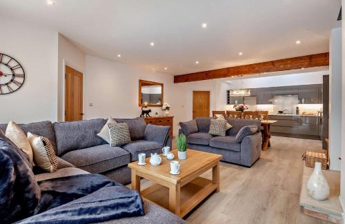 Alne House | 3 Bed in Tollerton 93897