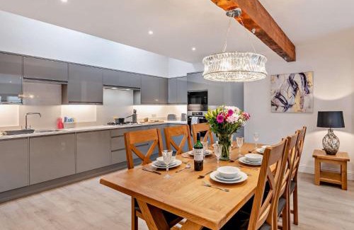 Alne House | 3 Bed in Tollerton 93897