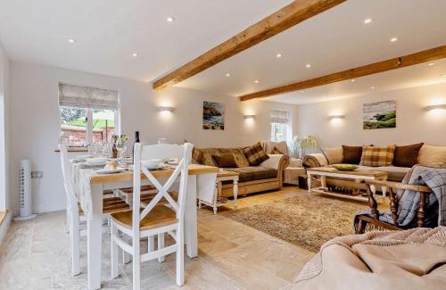 Whitchurch House | 3 Bed in Whitchurch 73192