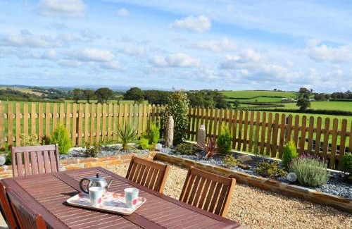 Langdon House | 3 Bed in Yeolmbridge 41848