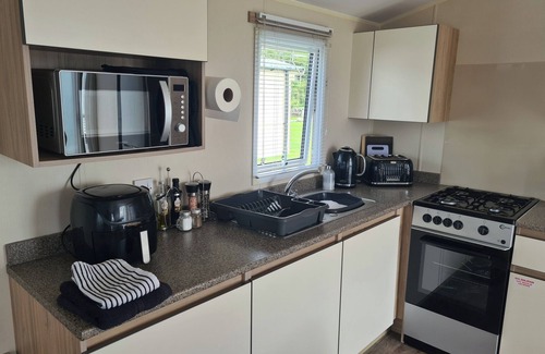 Millom Cabin | 3 Bed Lodge - Sleeps 6 - Parking - Pets - Wifi