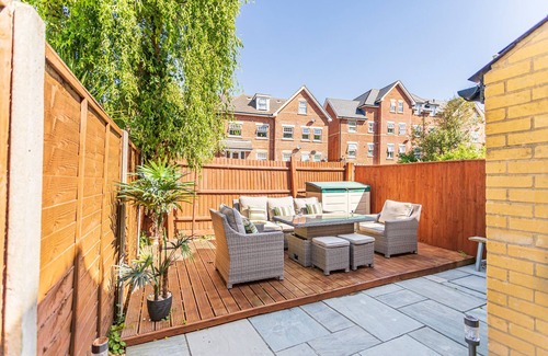 Poole House | 3 Bed Recently refurbed, quiet & private location,5 mins from sandbanks Beaches