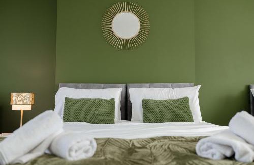 Ipswich Apartment | 3 Bed Townhouse I Secure Parking I Sleeps 9