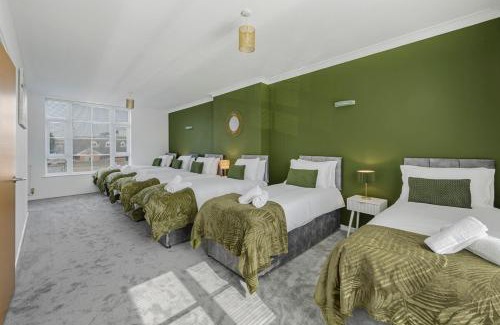 Ipswich Apartment | 3 Bed Townhouse I Secure Parking I Sleeps 9