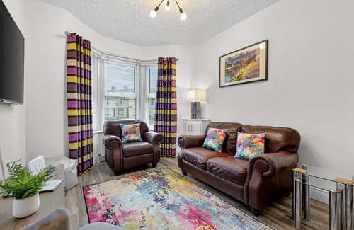 Lisburn House | 3 Bedroom House, 16 minutes to Belfast, Parking by StaybyNumbers