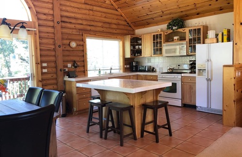Truckee House | 3 bedroom, 2 bath Chalet- Walking distance to Tahoe Donner Ski Hill