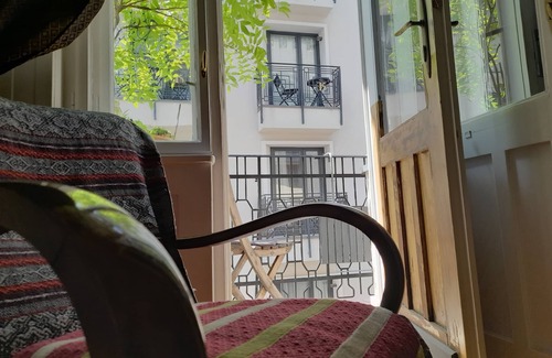 Terezvaros Apartment | 3 bedroom 2 bathroom balcony suite next Opera house n& private tours by owner