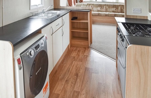 Leysdown-on-Sea Cottage | 3 bedroom accommodation in Isle Of Sheppey, near Faversham