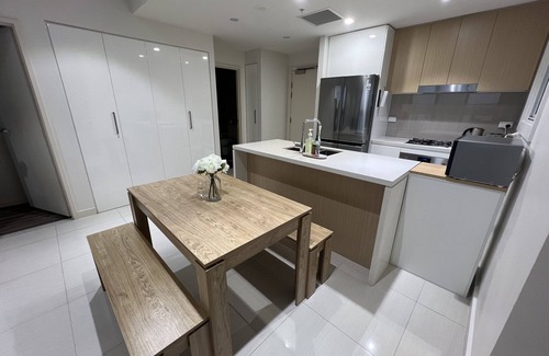 Homebush Apartment | 3 bedroom apartment in HomebushnEntire rental unit in Homebush with an open view