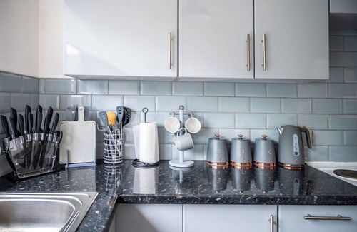 Bolton House | 3 bedroom bungalow in Tonge Fold for Contractors and Relocation