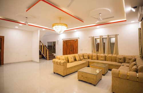 Noida Other | 3-bedroom farmhouse in charming Noida with WiFi, AC and 24 hour caretaker.