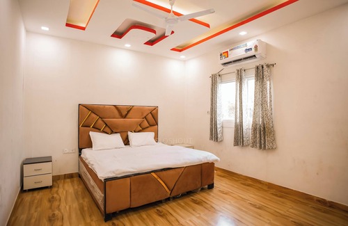 Noida Other | 3-bedroom farmhouse in charming Noida with WiFi, AC and 24 hour caretaker.