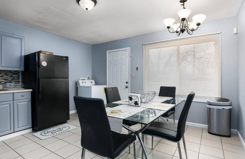 Cahokia House | 3 Bedroom Highway Accessible St Louis Missouri