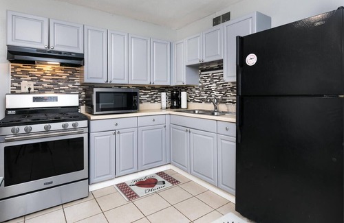 Cahokia House | 3 Bedroom Highway Accessible St Louis Missouri