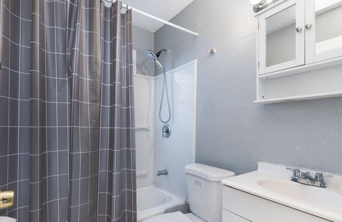 Cahokia House | 3 Bedroom Highway Accessible St Louis Missouri