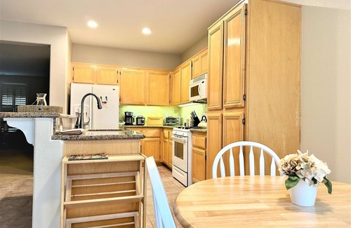 Palmdale House | 3 Bedroom Home Great Area Near Shops & Restaurants!