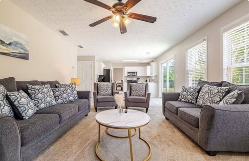 Lawrenceville House | 3-bedroom house in charming Lawrenceville with Game Room, Arcade, WiFi, AC.