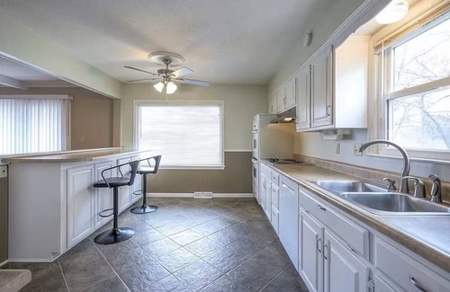 Lenexa House | 3-bedroom house in charming Lenexa Book now