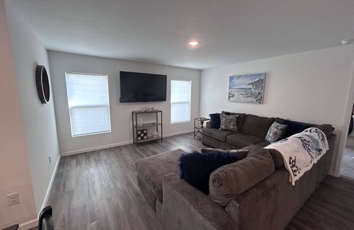 Spring Hill House | 3-bedroom house in Spring Hill with game room!