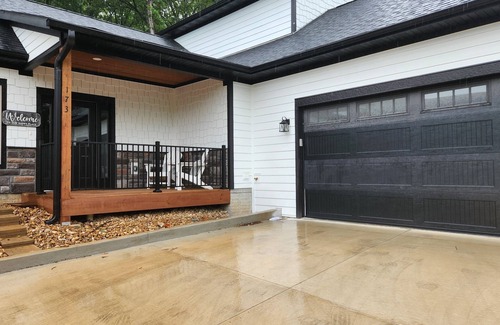 Camdenton House | 3-bedroom house located near Camdenton. Nestled In Old Kinderhook community.