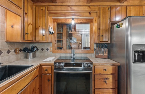 Jones Mills House | 3-bedroom house on Lake Catherine in marvelous Hot Springs with hot tub and gym