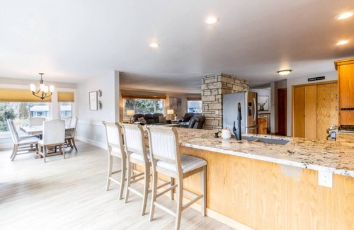 Billings House | 3-bedroom house w/Views, Pool & Hot-tub