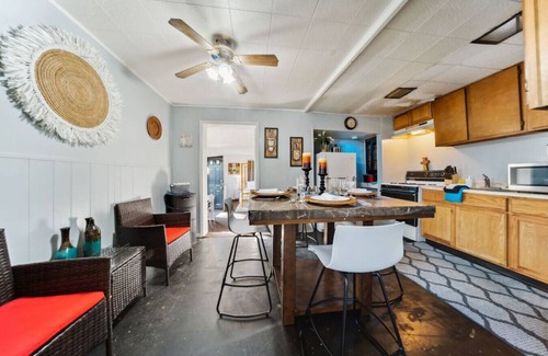 Euclid House | 3 bedroom in Euclid, close to cleveland