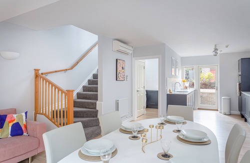 Cambridge City Centre House | 3 Bedroom Jesus Green Townhouse with Parking