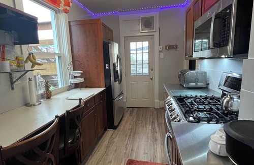 South Hills Apartment | 3-bedroom Modern Updated Apartment in Pittsburgh, Brownsville Rd, Rt51