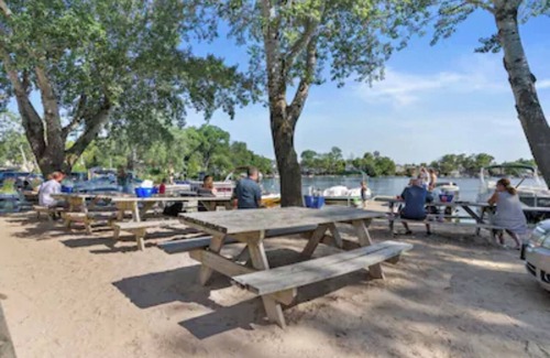 Okauchee Apartment | 3 Bedroom Okauchee Lake