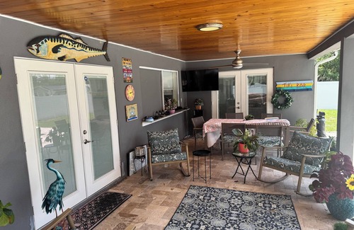 St. Petersburg - Clearwater House | 3-bedroom Pool house in fantastic St. Petersburg with AC, WiFi, Spacious home