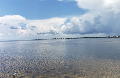 Salem House | 3-bedroom RV in charming Dark Island Perry Fl with AC, WiFi. Enjoy a cozy stay