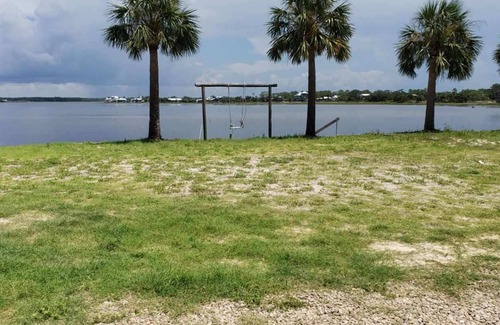 Salem House | 3-bedroom RV in charming Dark Island Perry Fl with AC, WiFi. Enjoy a cozy stay