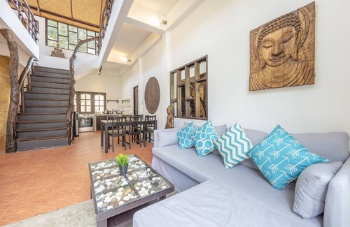 Koh Tao House | 3 Bedroom Stunning Two-story Private Pool Villa . Walk to the beach!