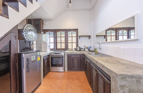 Koh Tao House | 3 Bedroom Stunning Two-story Private Pool Villa . Walk to the beach!