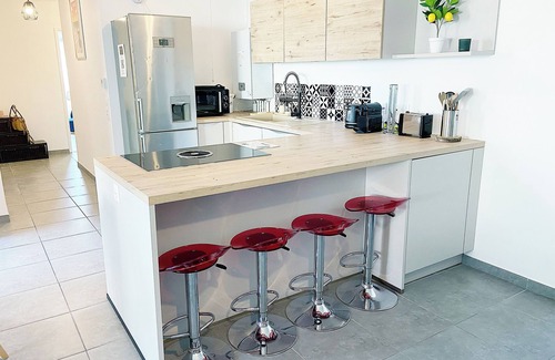Coutures House | 3 bedroom townhouse with garden, terrace and private parking