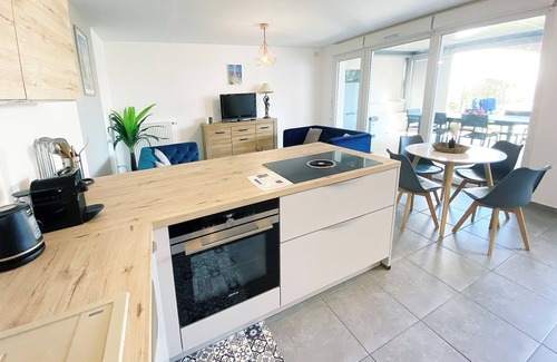 Coutures House | 3 bedroom townhouse with garden, terrace and private parking