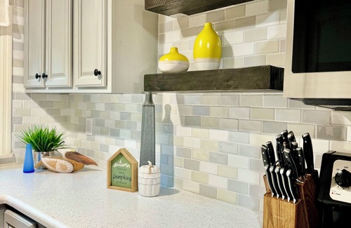 Fernandina Beach House | 3 bedroom2 bath + bonus room fenced rancher lots of privacy & peace on Island