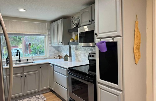 Fernandina Beach House | 3 bedroom2 bath + bonus room fenced rancher lots of privacy & peace on Island