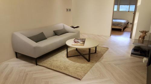 Daan Apartment | 3 Bedrooms and 1 Study and 3 Bathrooms Near Taipei 101 & MRT