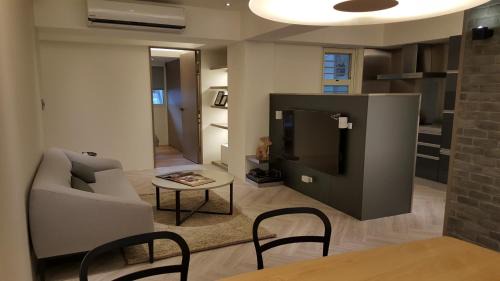 Daan Apartment | 3 Bedrooms and 1 Study and 3 Bathrooms Near Taipei 101 & MRT