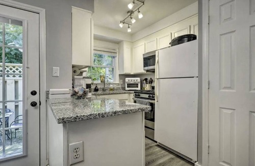 Southwest Raleigh House | 3 BR 2 BA, 10 min to downtown, Sleep Number king, steps to pool