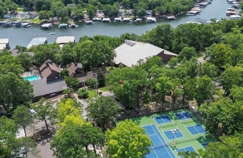 Osage Beach Condo | 3 BR, 3 BA Roomy Lake Front Condo, Knolls Resort. Both Indoor & Outdoor Pools